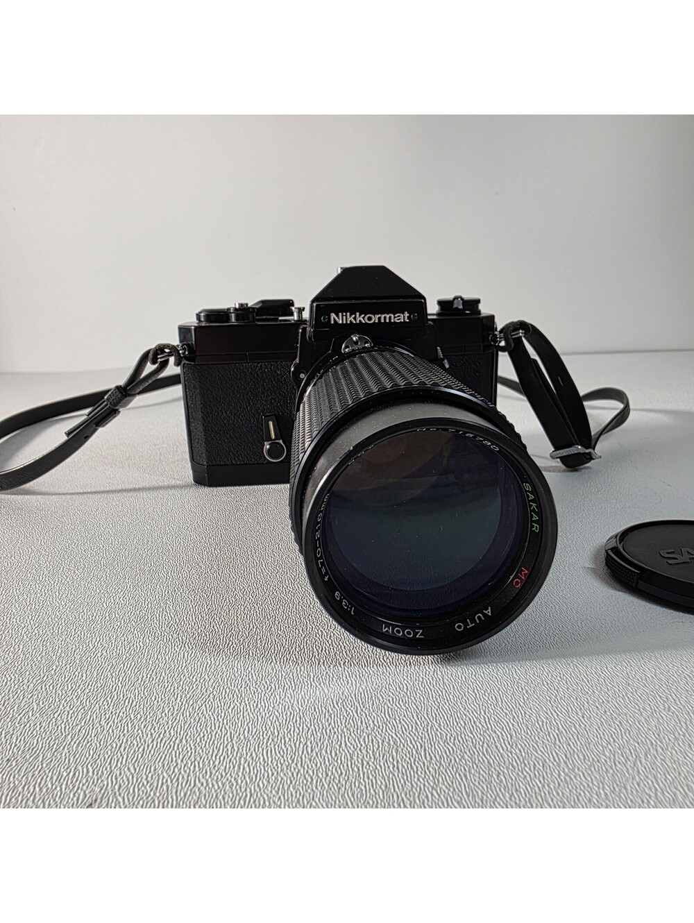 Vintage Nikon Nikomat FT2 Film SLR 35mm Camera W/Sakar MC Auto 70-210mm 1:3.9